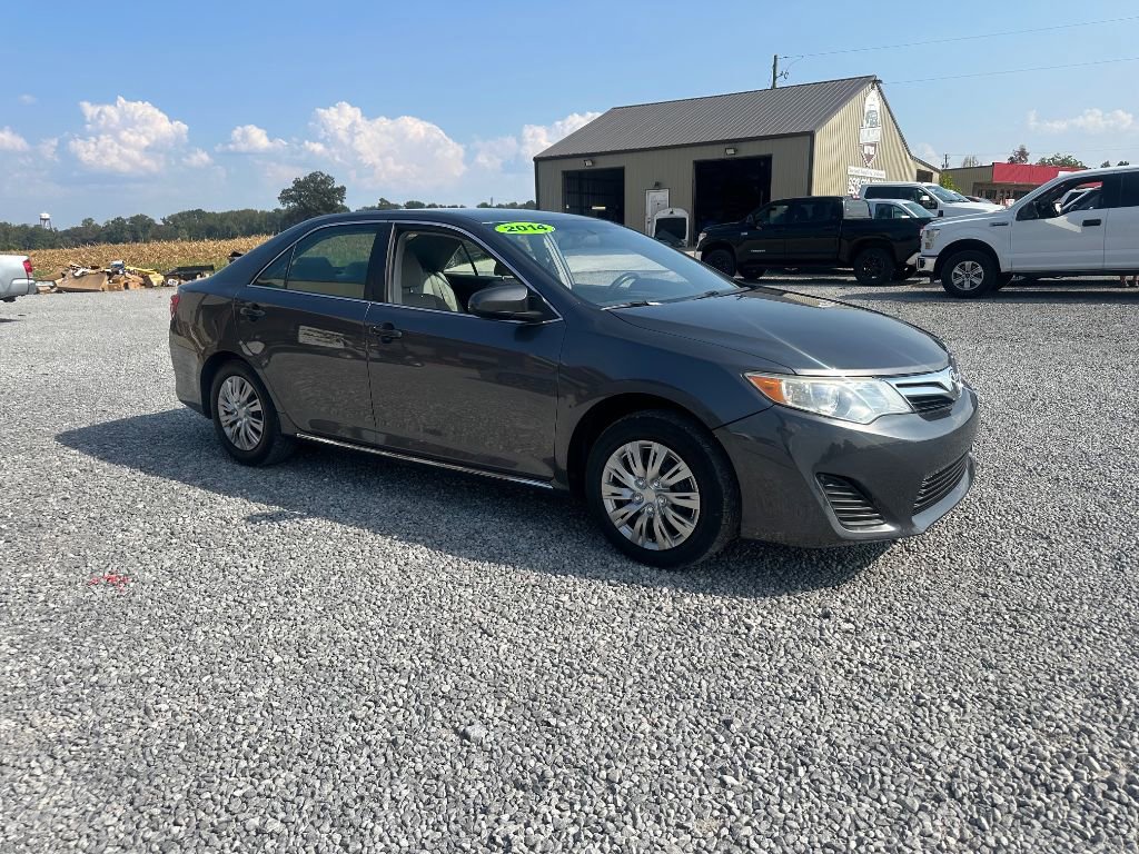 Used 2014 Toyota Camry LE image 3