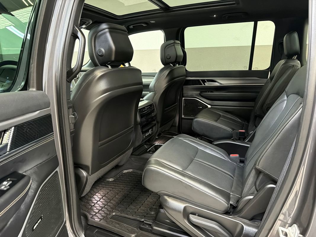 Used 2023 Jeep Wagoneer Series II RWD image 27