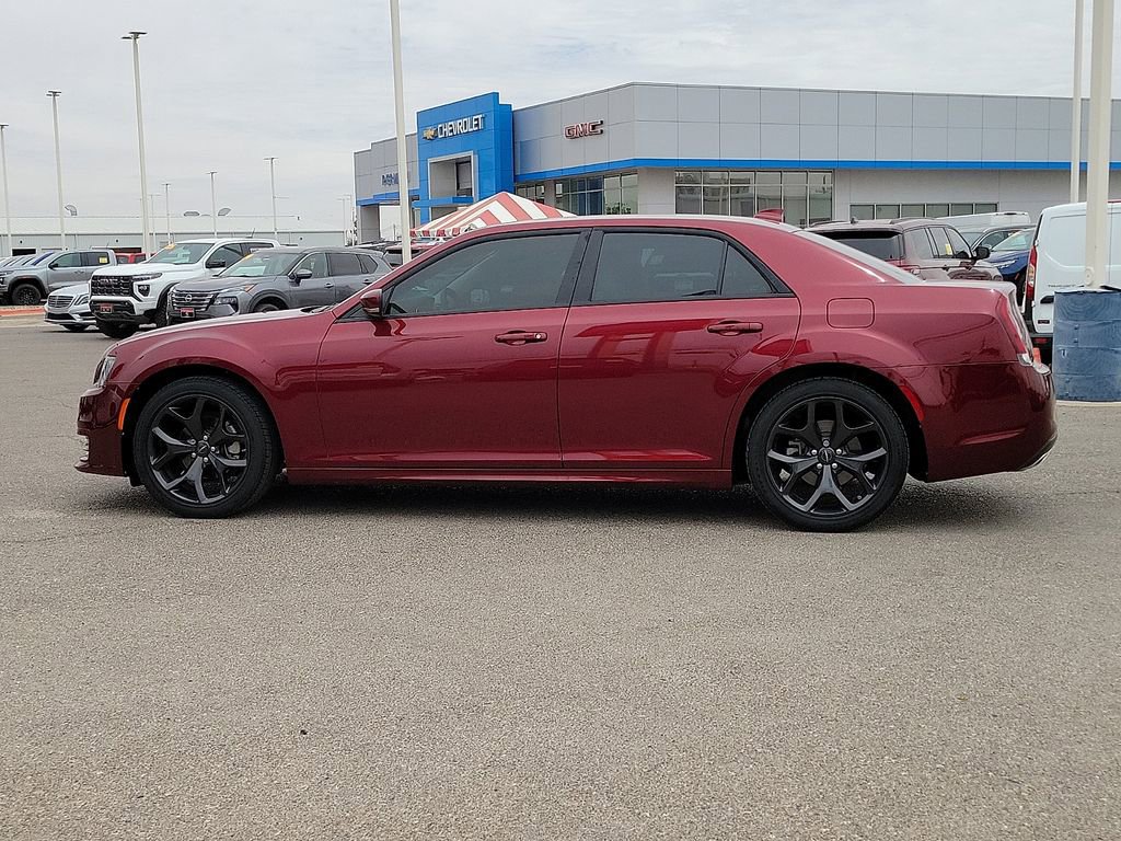 Used 2023 Chrysler 300 Touring L w/ Safetytec Plus Group RWD image 6