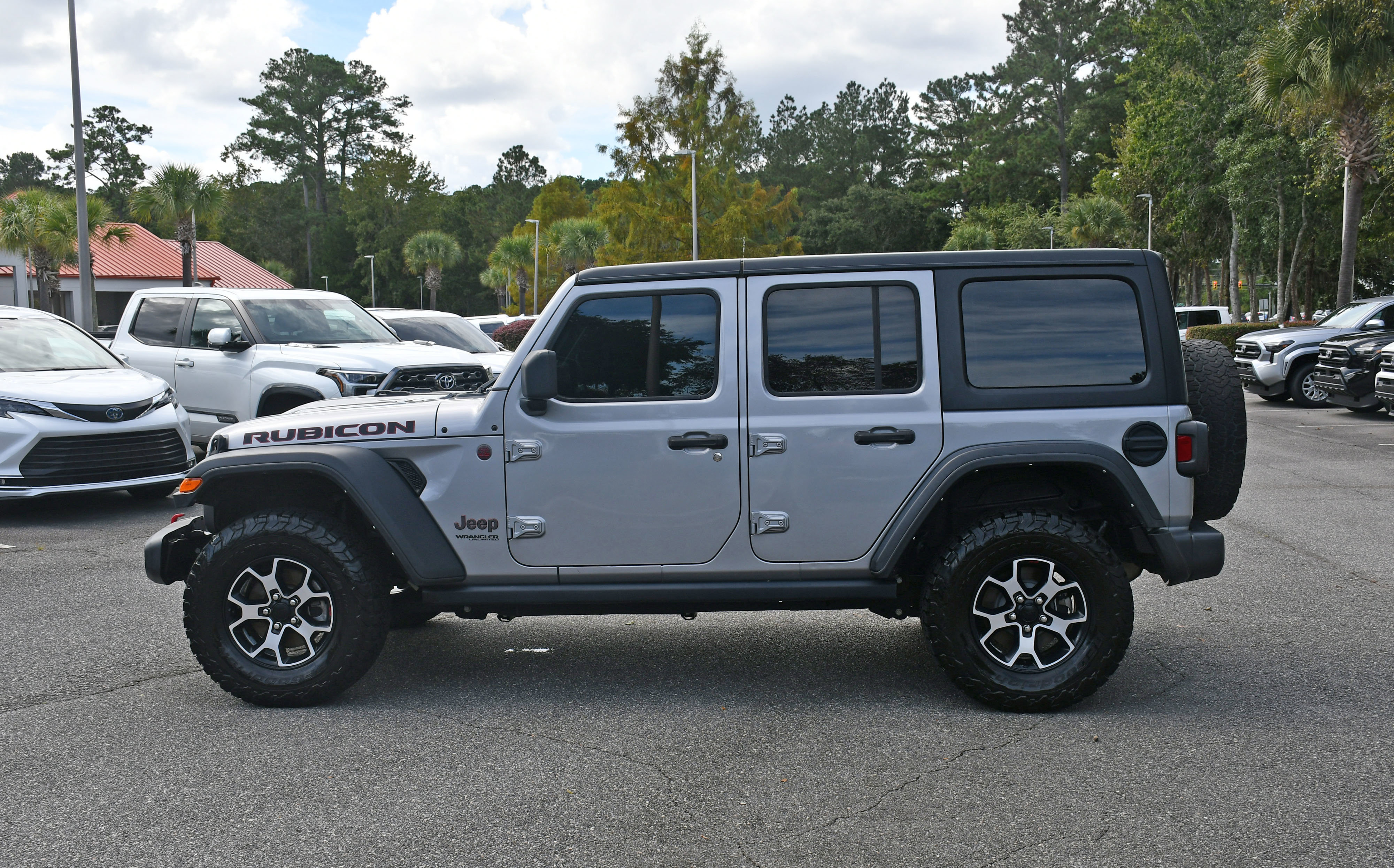 Used 2021 Jeep Wrangler Unlimited Rubicon image 2