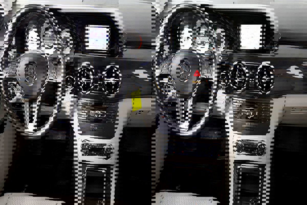 Used 2014 Mercedes-Benz GLK 250 BlueTEC 4MATIC image 23