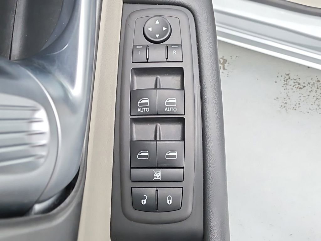 Used 2024 Chrysler Pacifica Touring-L image 21