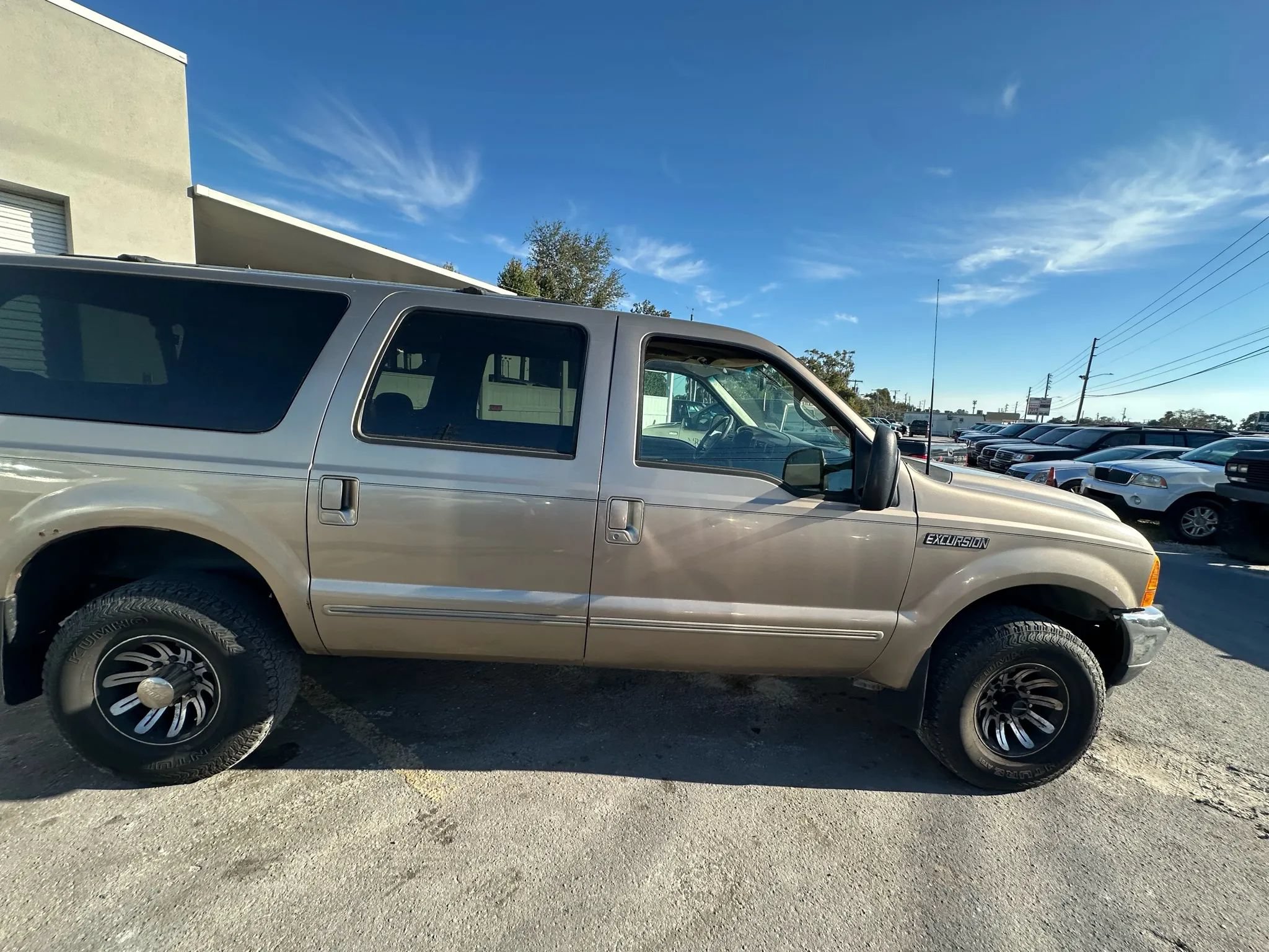 Used 2000 Ford Excursion XLT AWD/4WD image 4