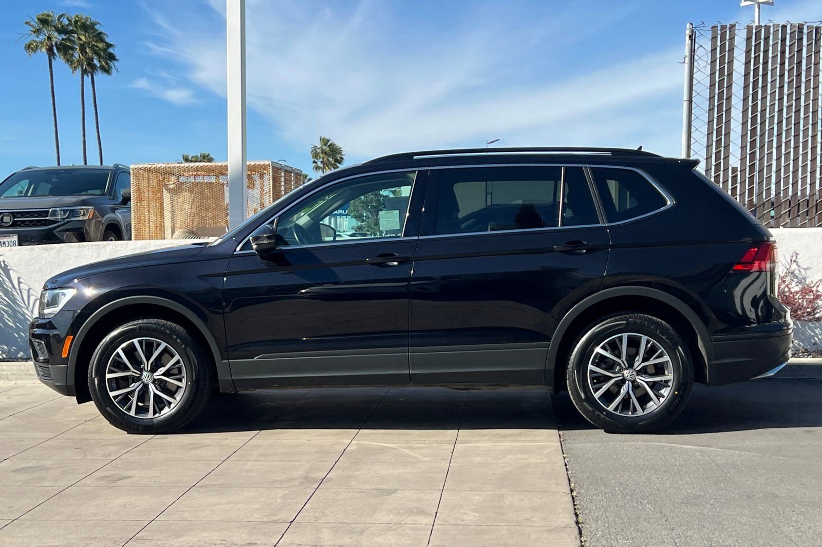 Used 2019 Volkswagen Tiguan SE w/ Panoramic Sunroof Package image 7