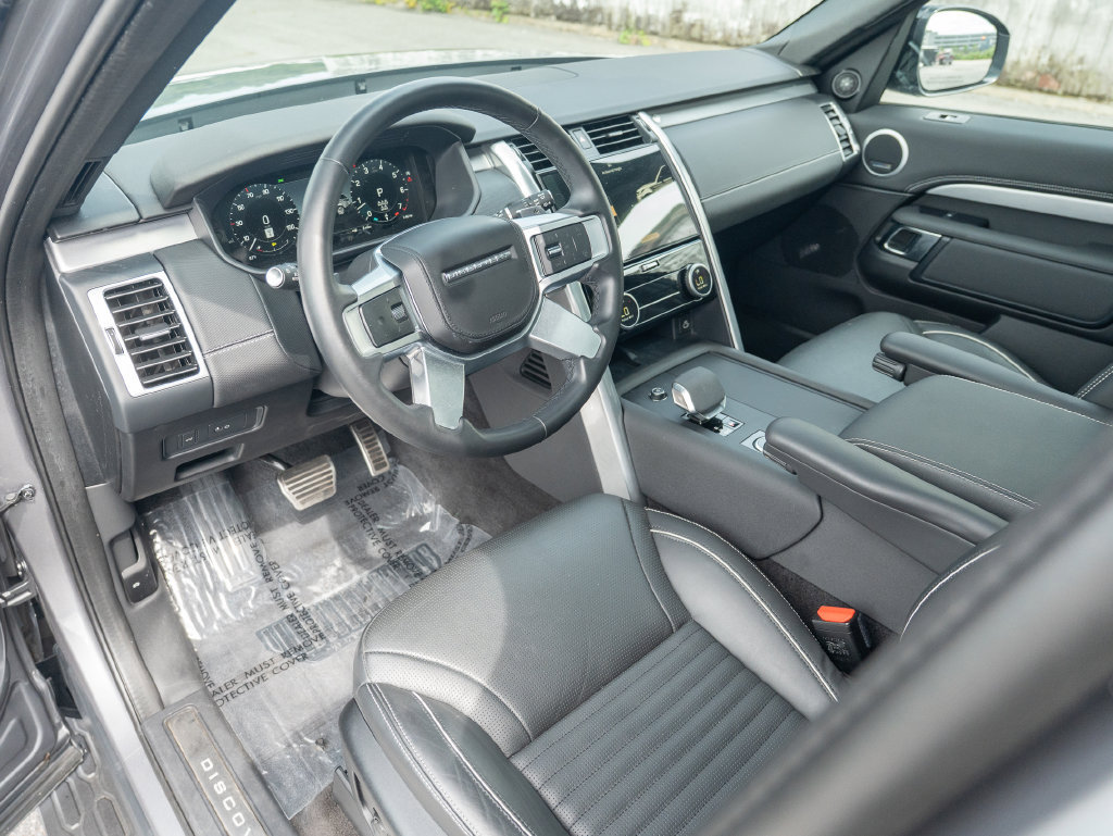 Used 2024 Land Rover Discovery Dynamic SE AWD/4WD image 13
