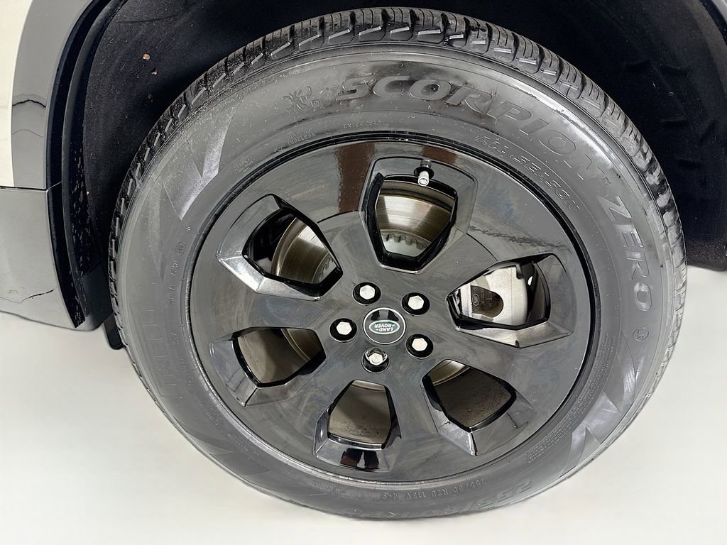 Used 2024 Land Rover Defender 110 X-Dynamic SE AWD/4WD image 30