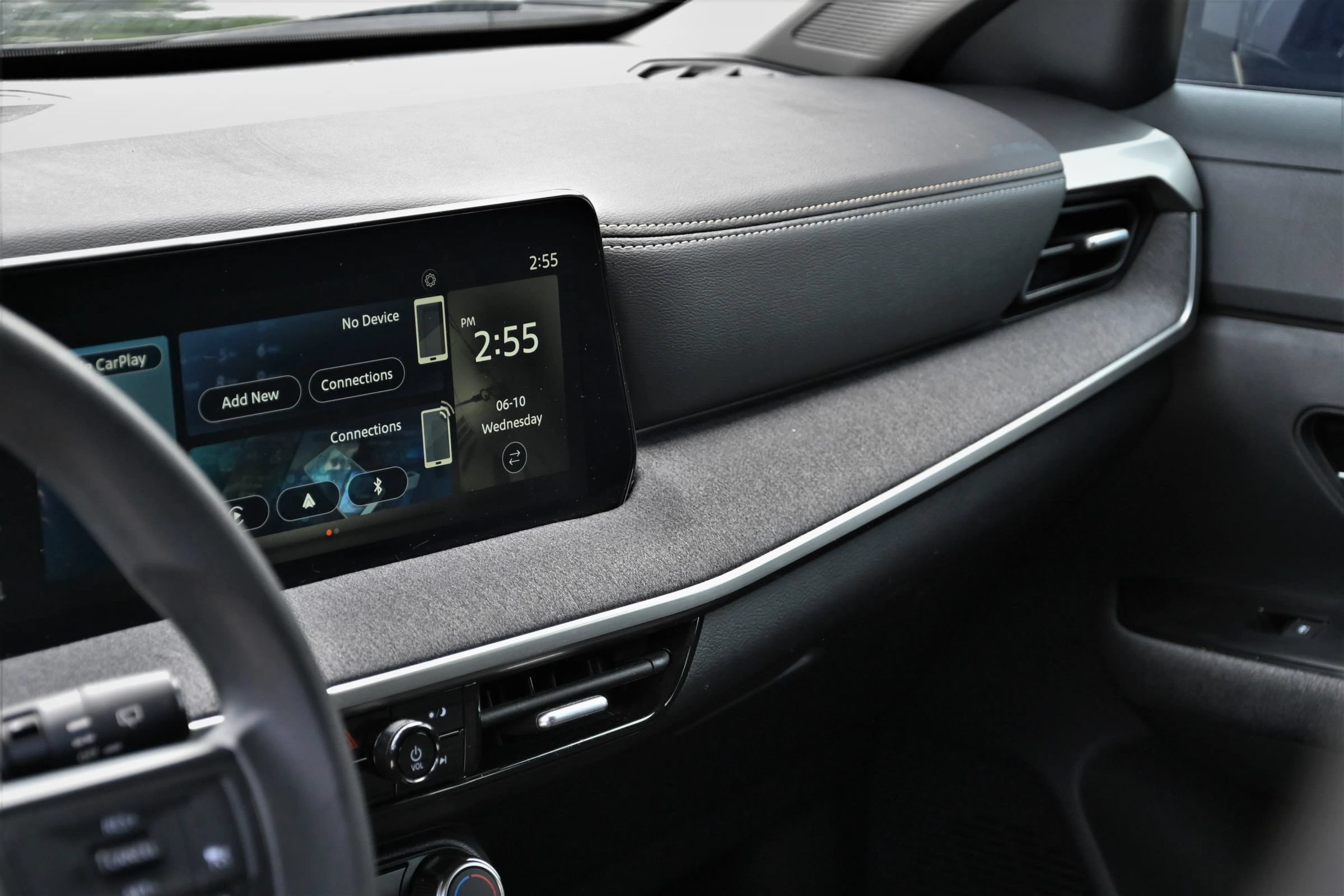 Used 2025 Nissan Kicks SV FWD image 10
