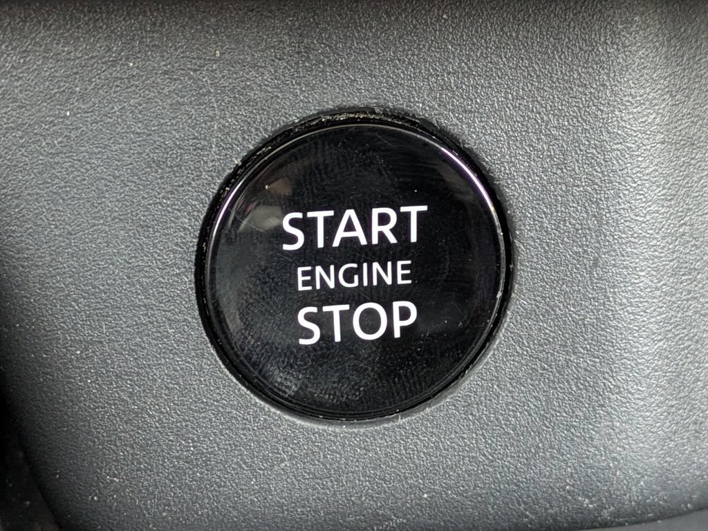 Certified 2025 Nissan Rogue SV FWD image 27