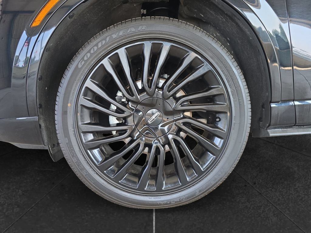 Used 2022 Lincoln Corsair Reserve w/ Luxury Package AWD/4WD image 14