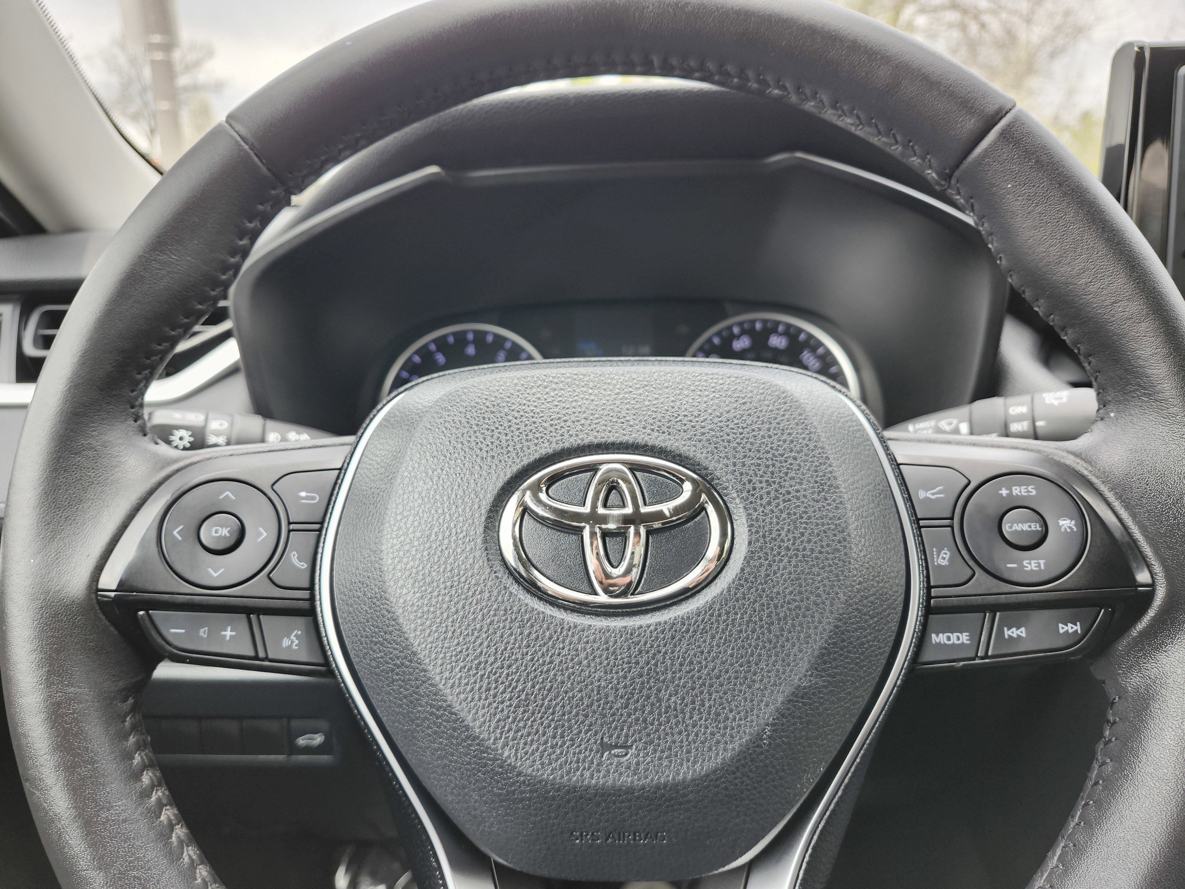 Used 2021 Toyota RAV4 XLE Premium AWD/4WD image 23