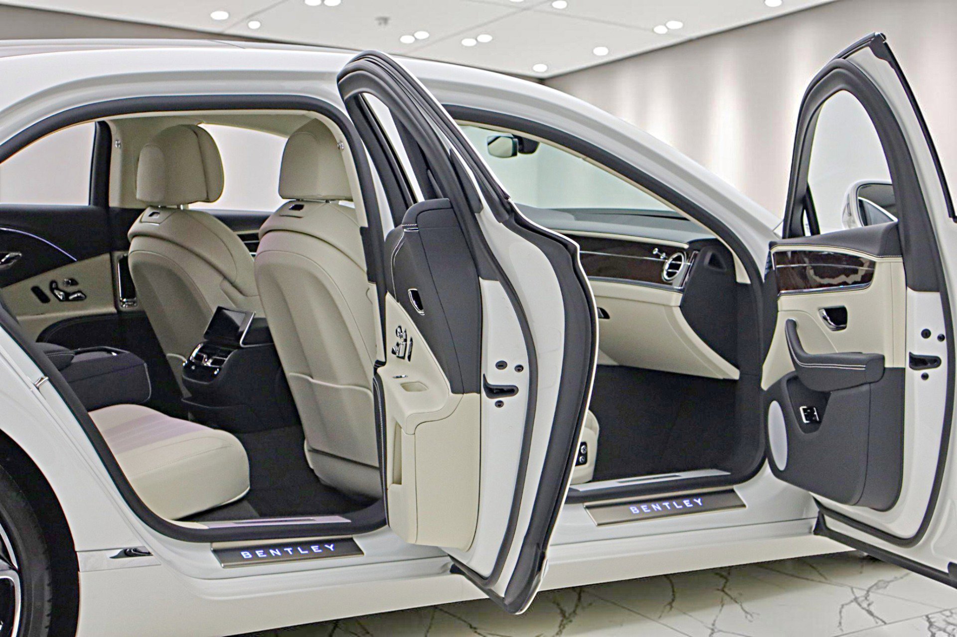 Used 2024 Bentley Flying Spur S V8 image 20