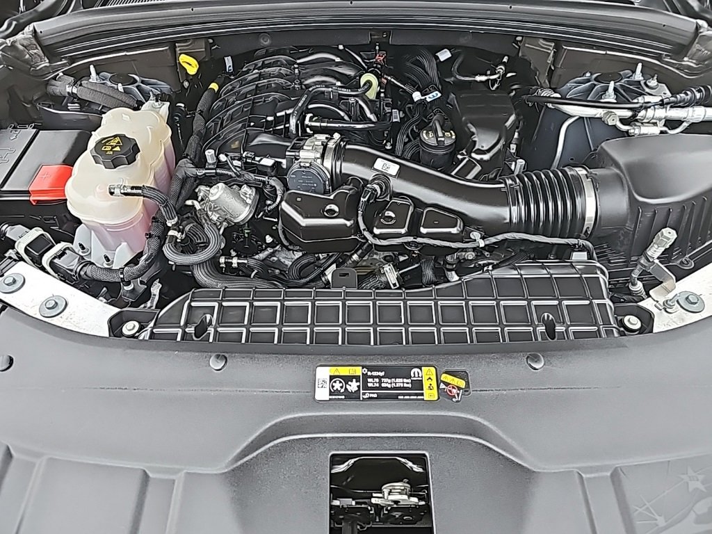 Certified 2025 Jeep Grand Cherokee Altitude image 37