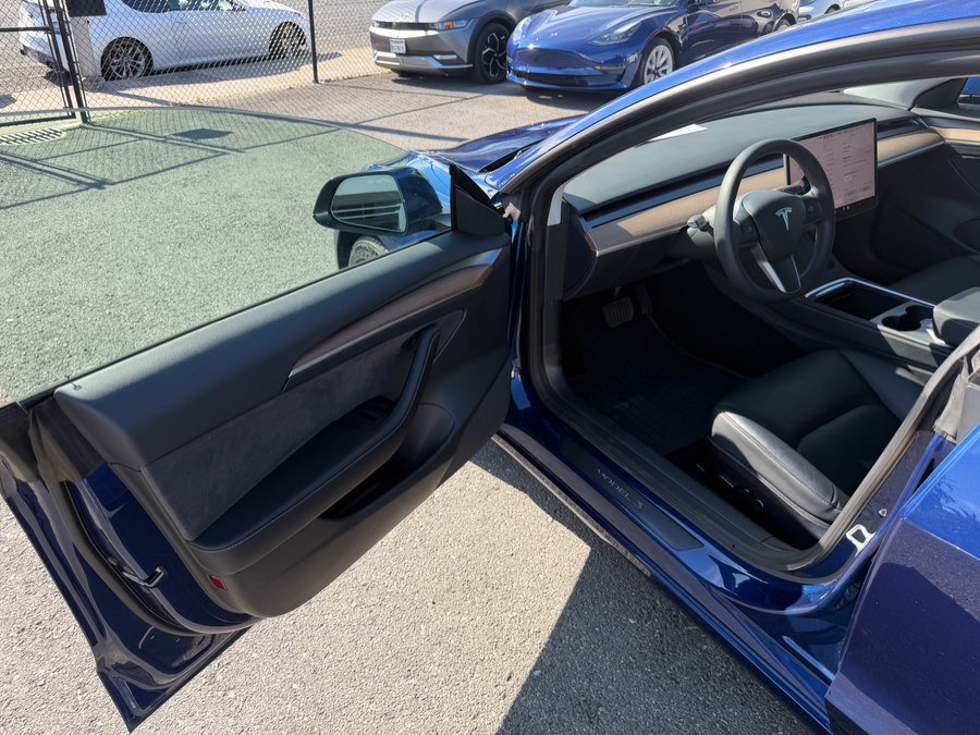 Used 2023 Tesla Model 3 Standard Range image 9
