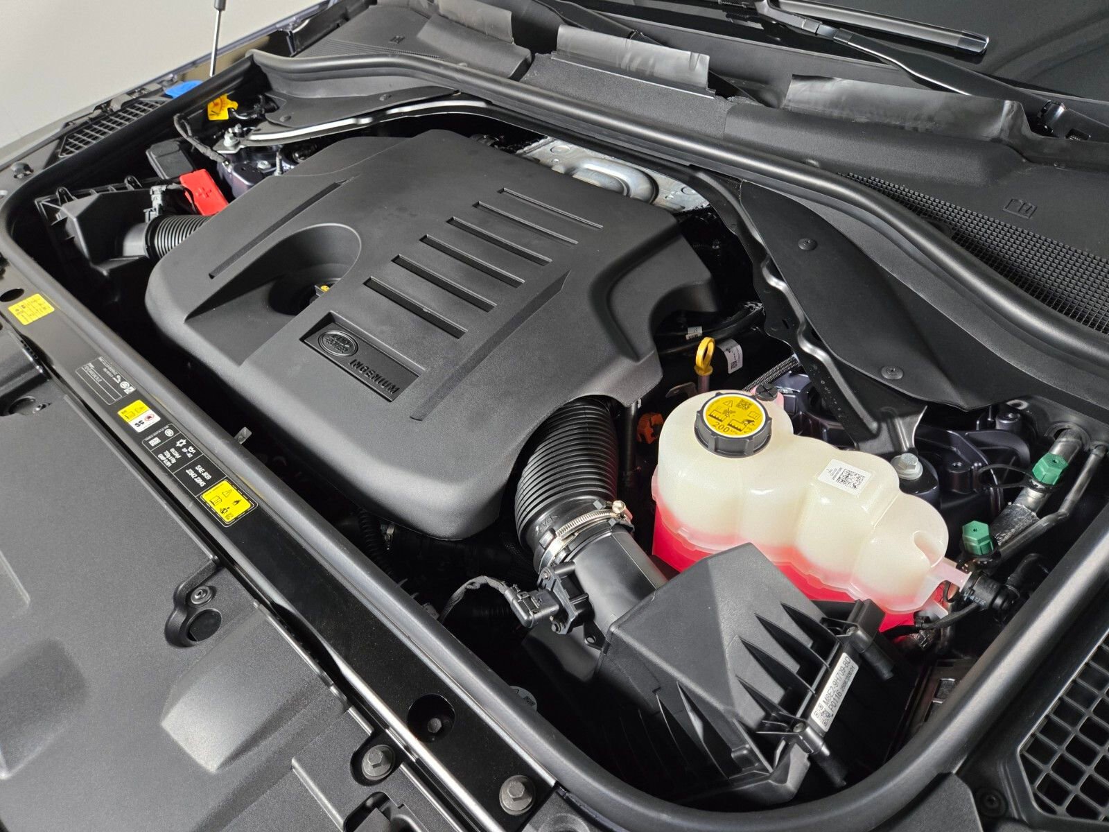 New 2026 Land Rover Range Rover SE image 20