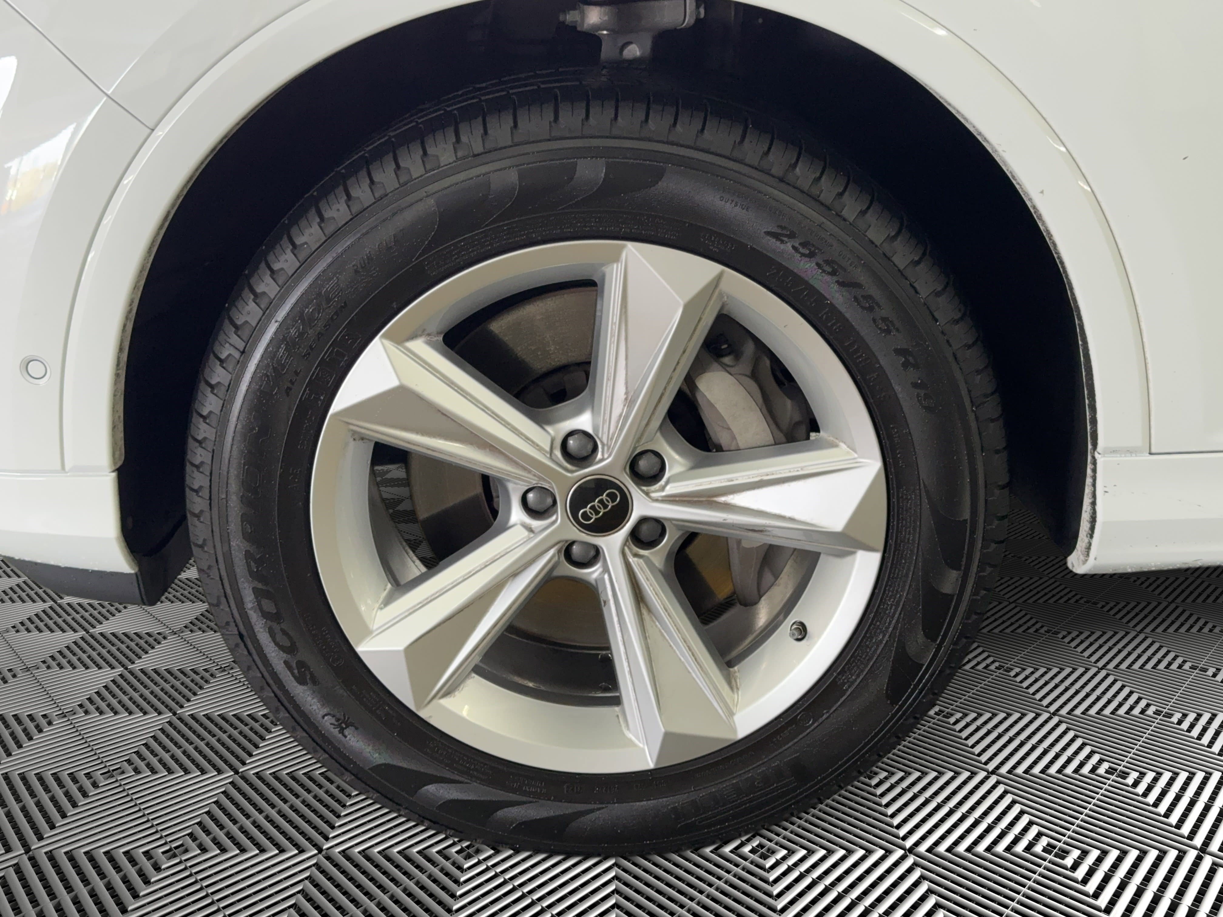 Used 2025 Audi Q7 3.0T Premium w/ Convenience Package image 12