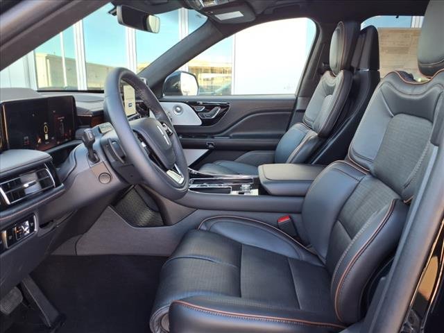 New 2025 Lincoln Aviator Black Label w/ Jet Appearance Package image 11