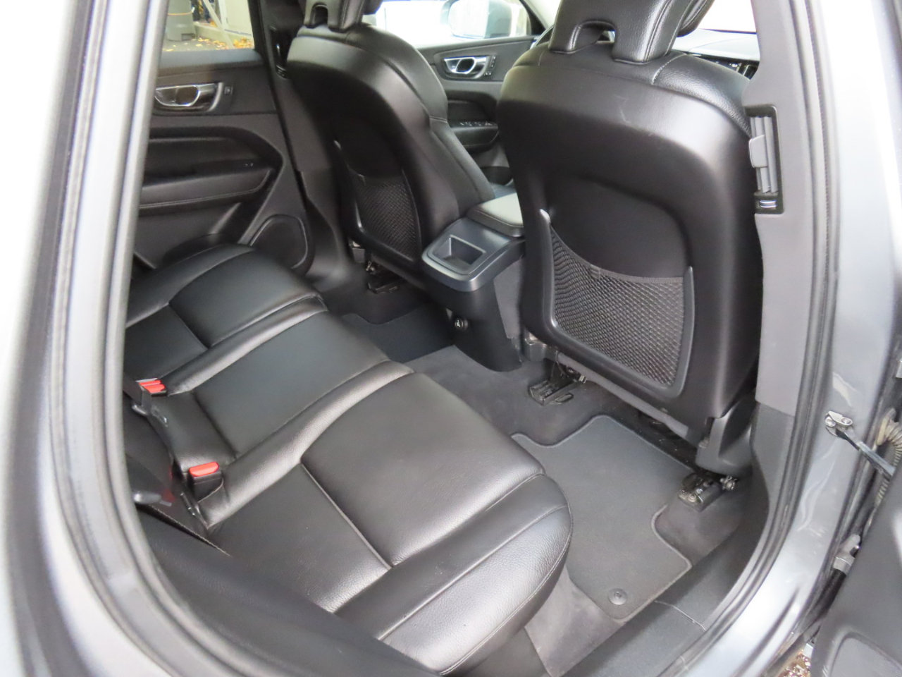 Used 2019 Volvo XC60 T6 Momentum w/ Premium Package image 17