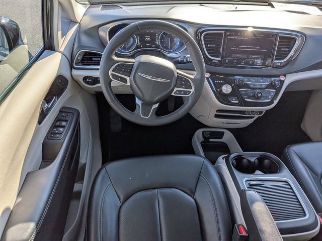 Used 2024 Chrysler Pacifica Touring-L FWD image 26