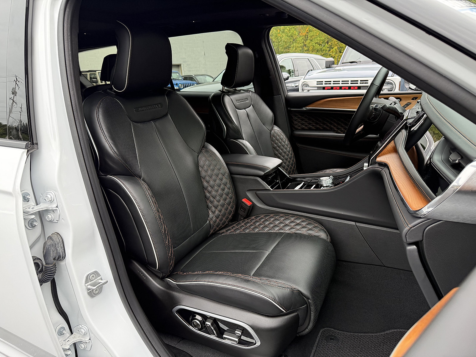 Certified 2025 Jeep Grand Cherokee L Summit AWD/4WD image 18