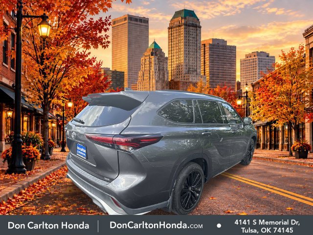 Used 2024 Toyota Highlander XSE FWD image 4