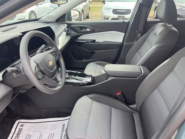 Used 2025 Chevrolet Trax LT image 12