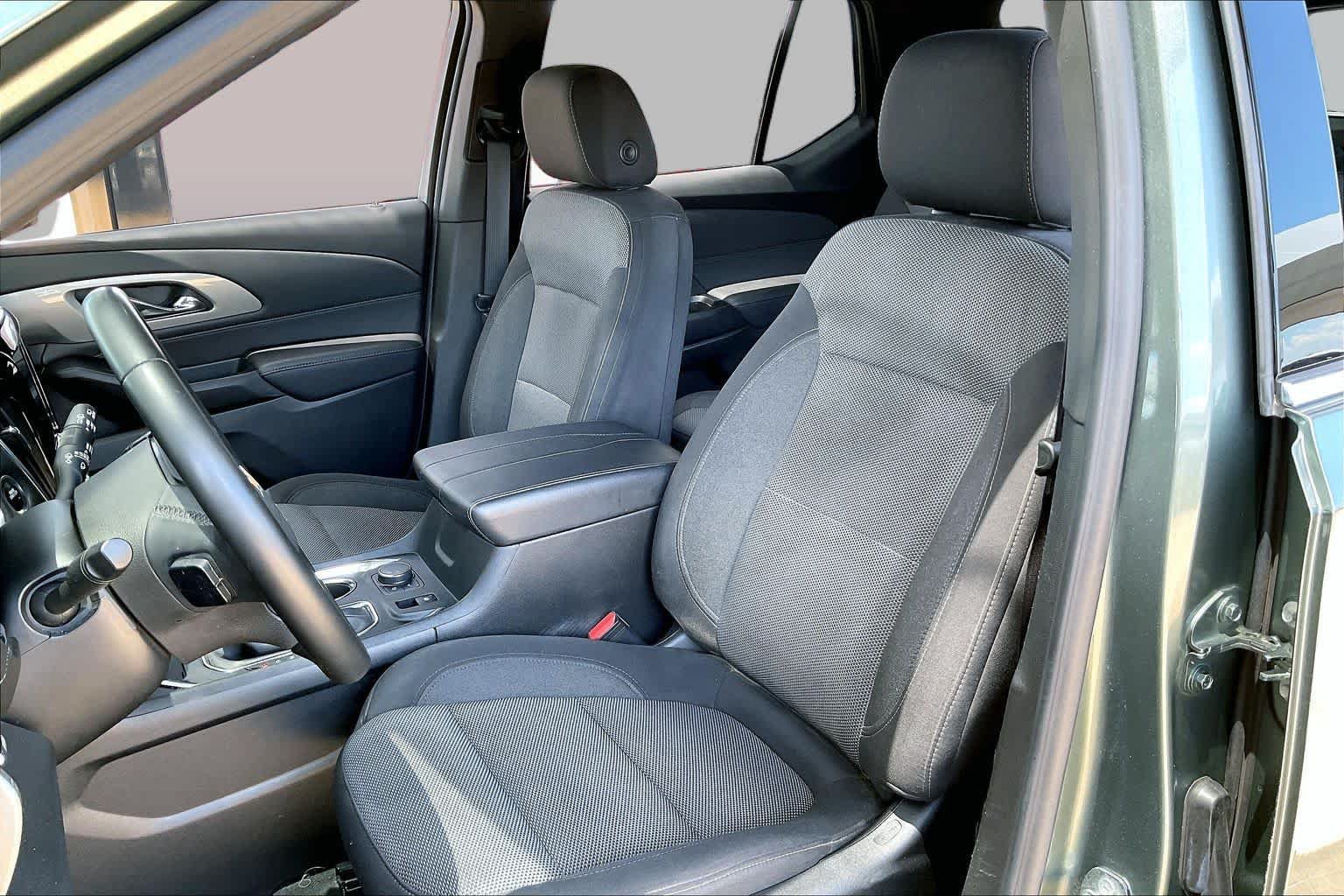 Used 2023 Chevrolet Traverse LT FWD image 8