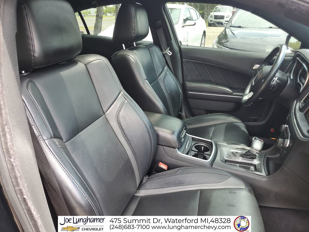 Used 2017 Dodge Charger SXT w/ AWD Premium Group image 31