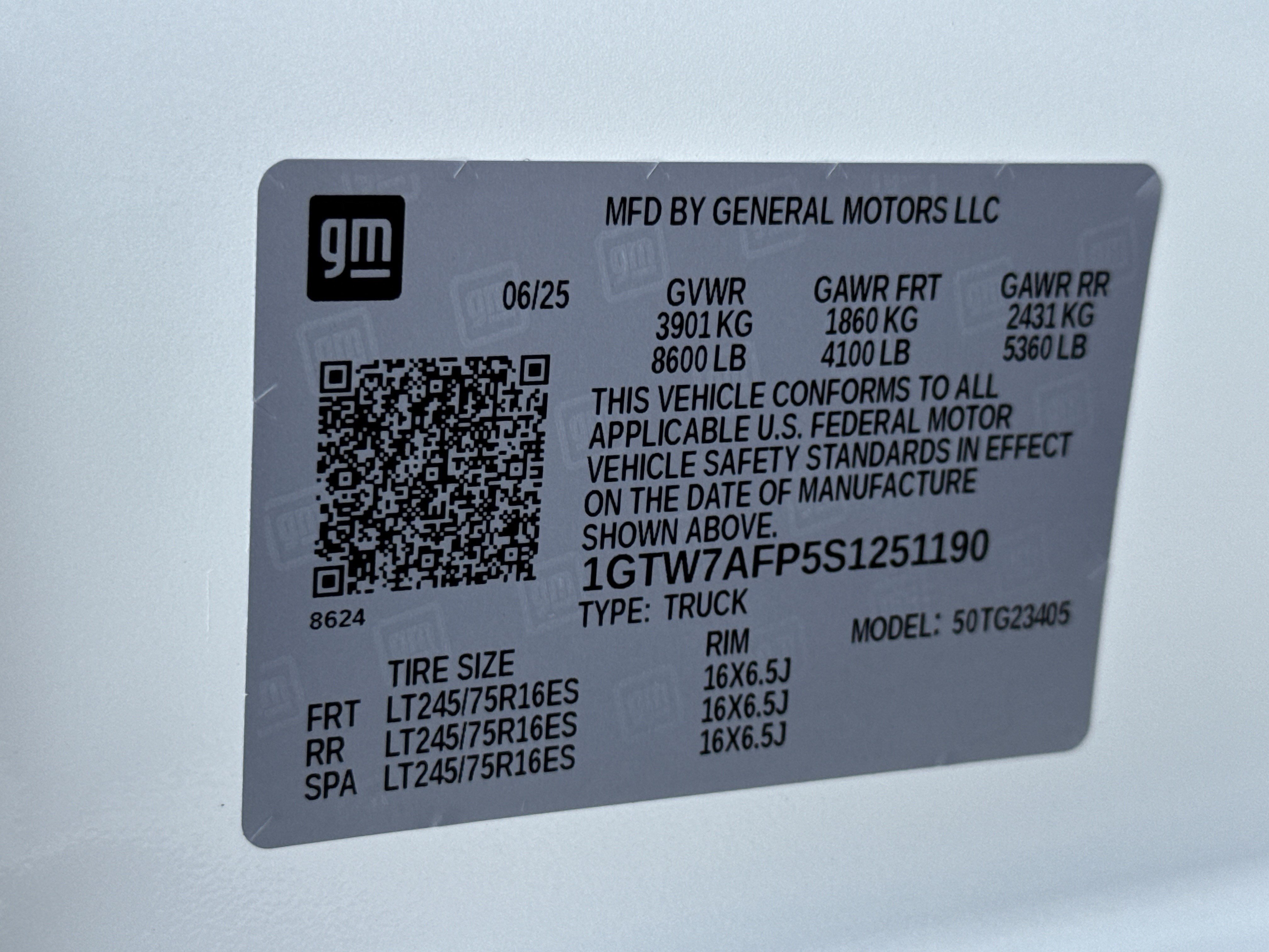 New 2025 GMC Savana 2500 w/ Driver Convenience Package RWD image 33