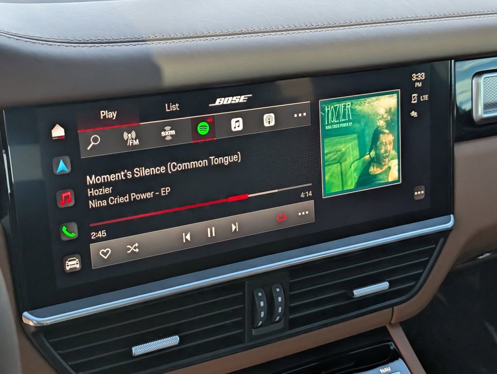 Used 2023 Porsche Cayenne Platinum Edition image 16