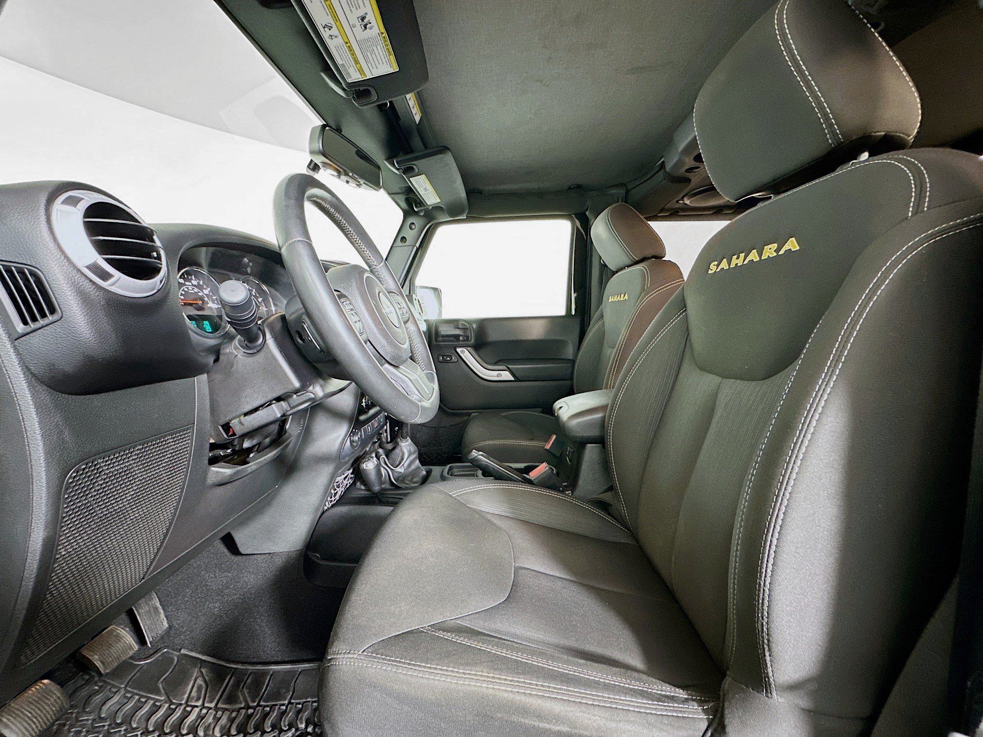 Used 2014 Jeep Wrangler Sahara w/ Connectivity Group AWD/4WD image 13