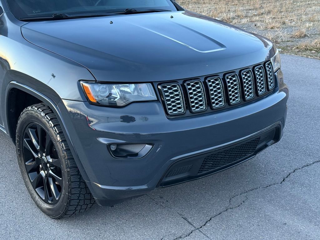 Used 2017 Jeep Grand Cherokee Altitude image 5