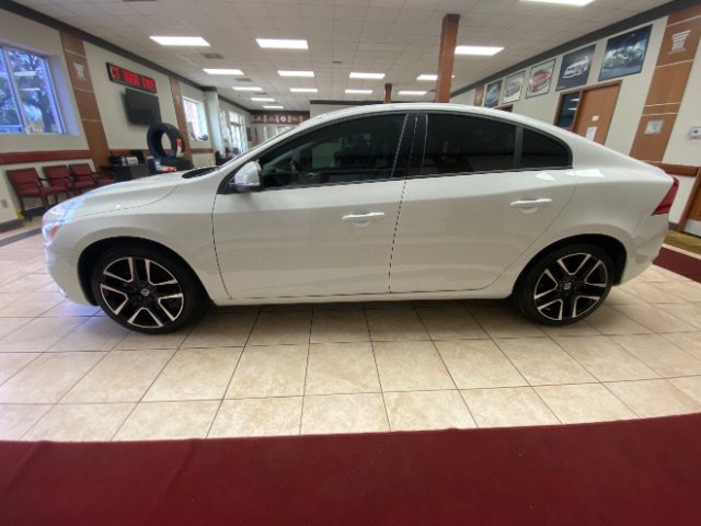 Used 2018 Volvo S60 T5 Dynamic w/ Vision Package image 2