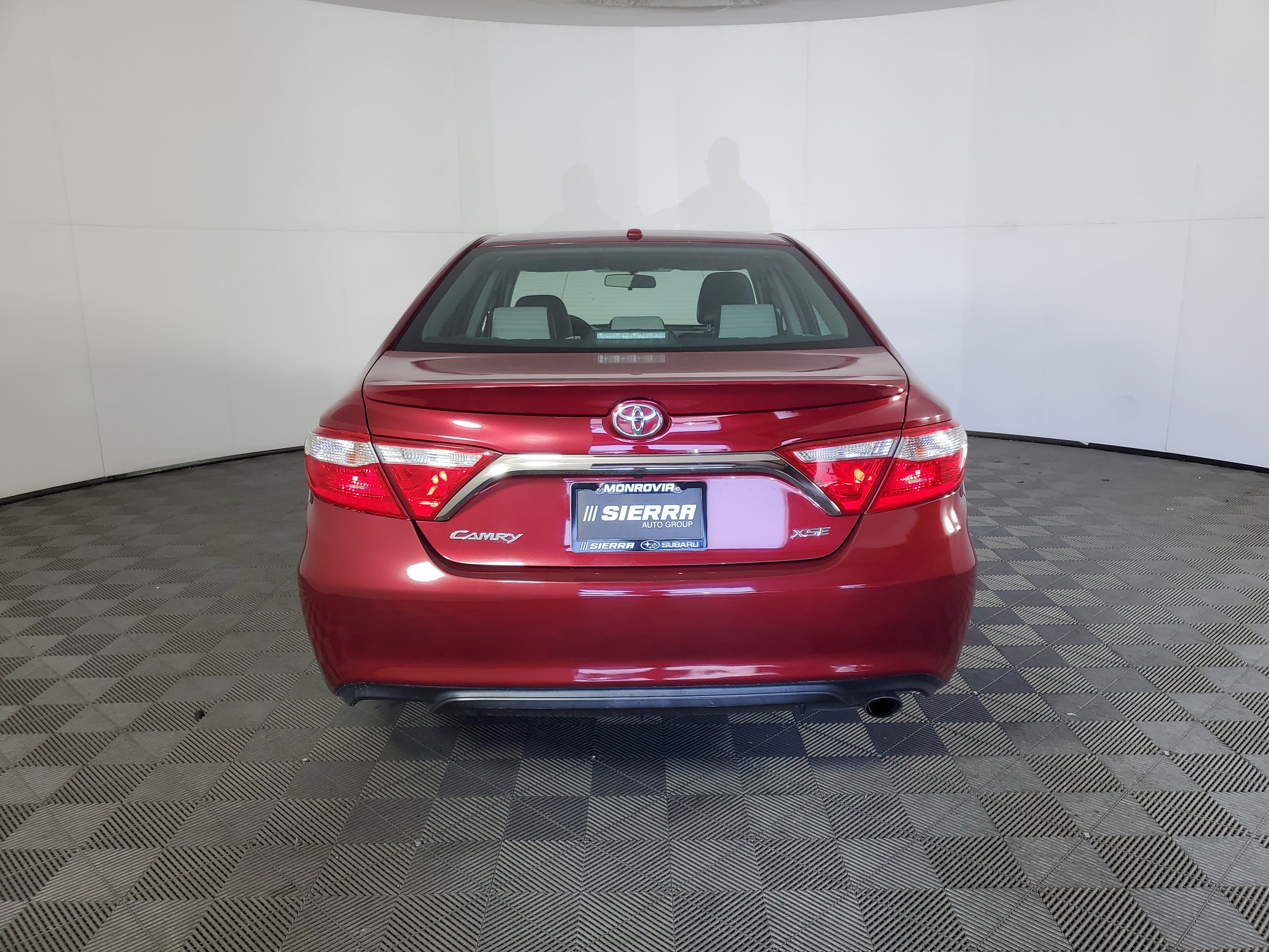 Used 2017 Toyota Camry XSE w/ Moonroof Package FWD image 5