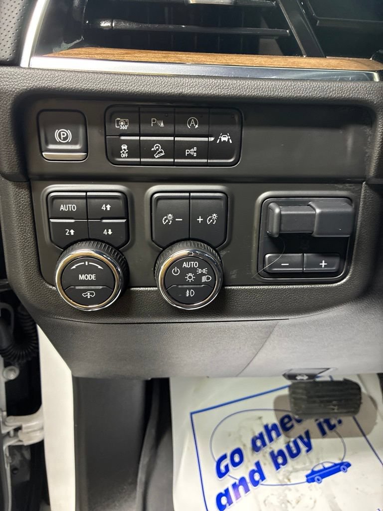 Used 2025 Chevrolet Tahoe High Country AWD/4WD image 13