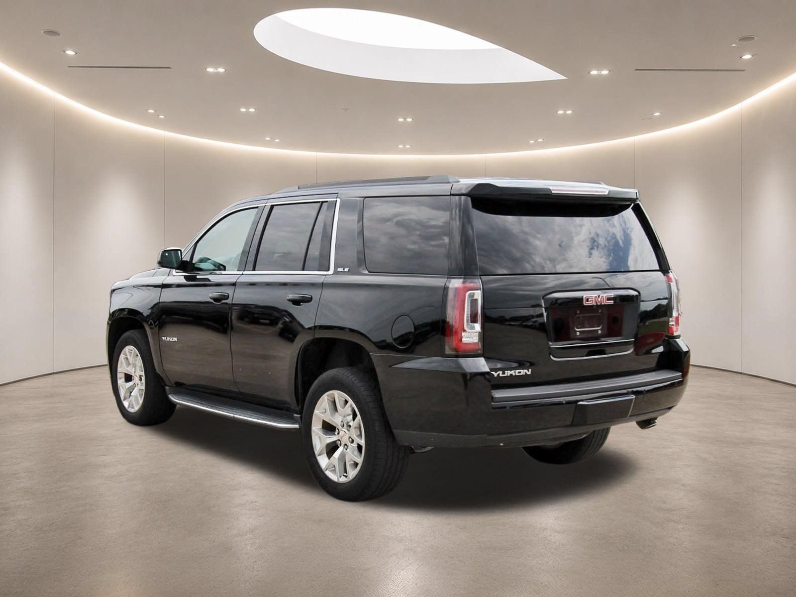 Used 2017 GMC Yukon SLE w/ SLE Value Package RWD image 5
