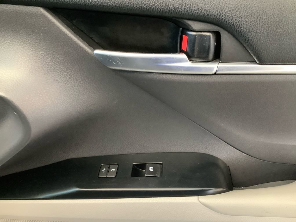 Used 2018 Toyota Camry LE FWD image 15