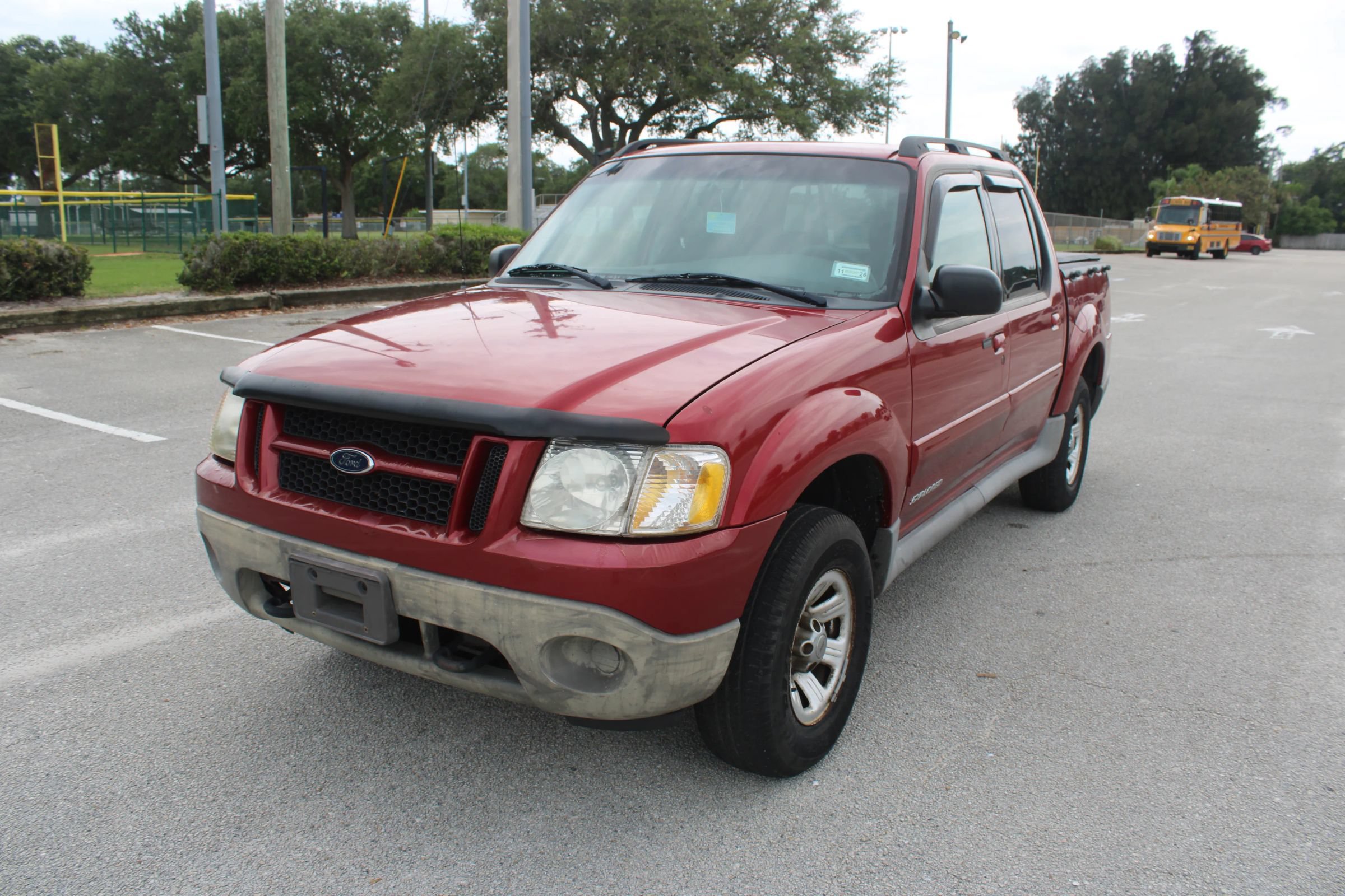 Used 2001 Ford Explorer Sport Trac 4x4 image 2