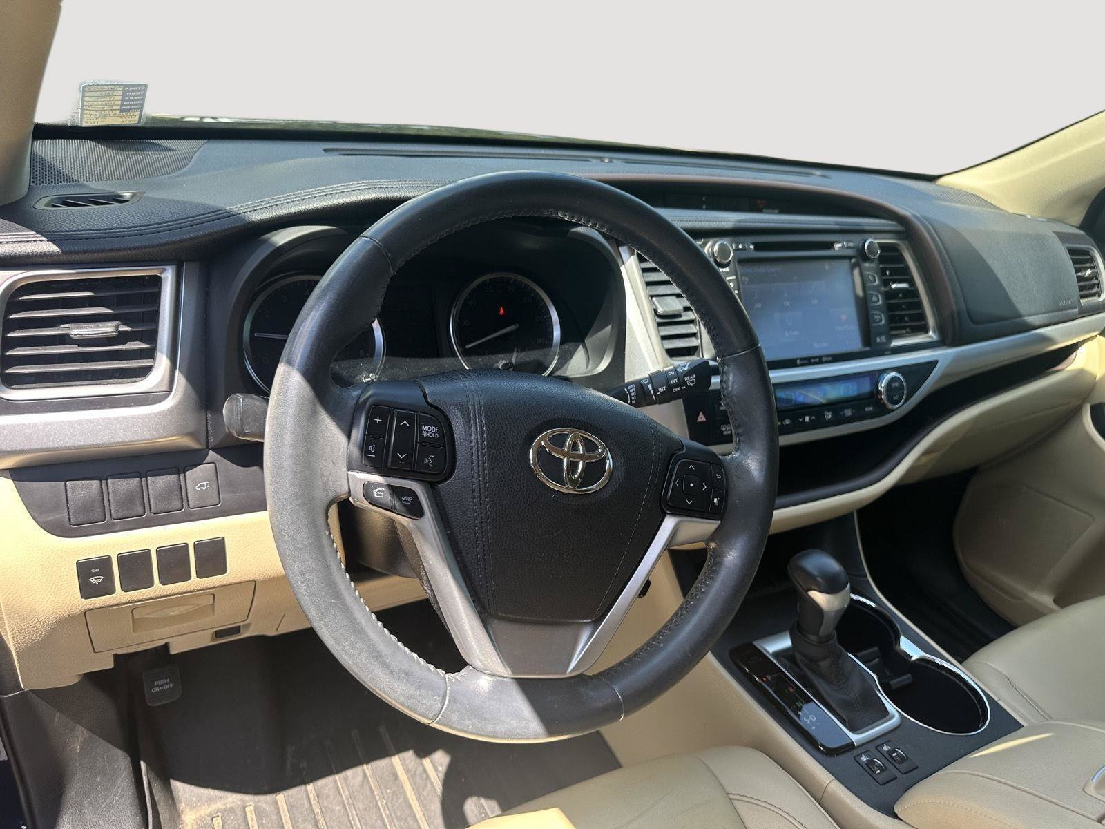 Used 2016 Toyota Highlander XLE FWD image 10