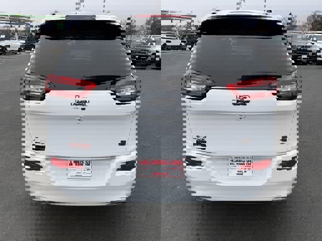 Used 2018 Jeep Cherokee Overland w/ Technology Group image 7