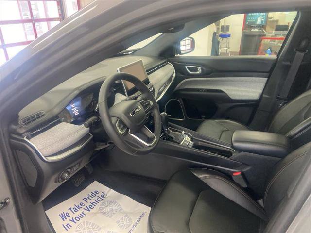 Certified 2023 Jeep Compass Latitude w/ Sun and Sound Group AWD/4WD image 6