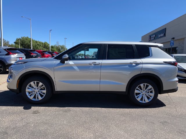 New 2026 Mitsubishi Outlander ES AWD/4WD image 2