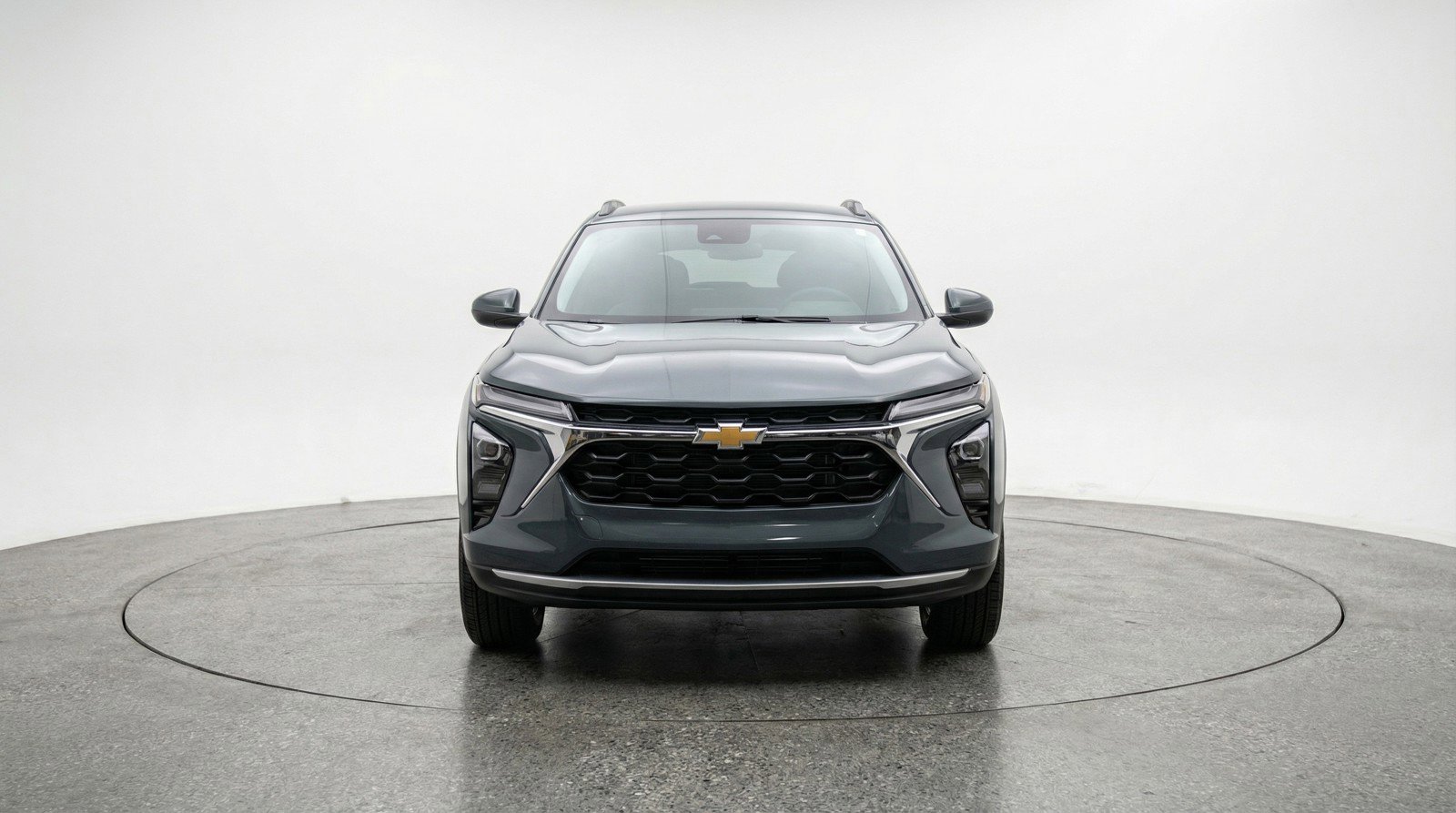 Used 2025 Chevrolet Trax LT image 2