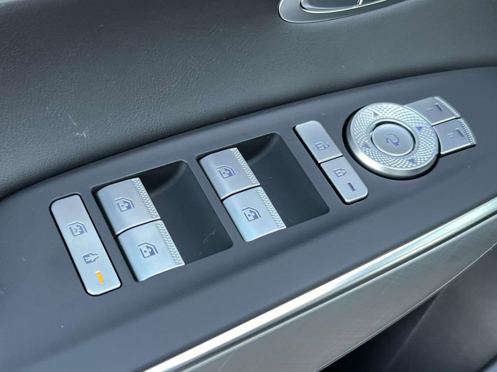 New 2025 Genesis Electrified GV70 Advanced w/ Prestige Package image 16