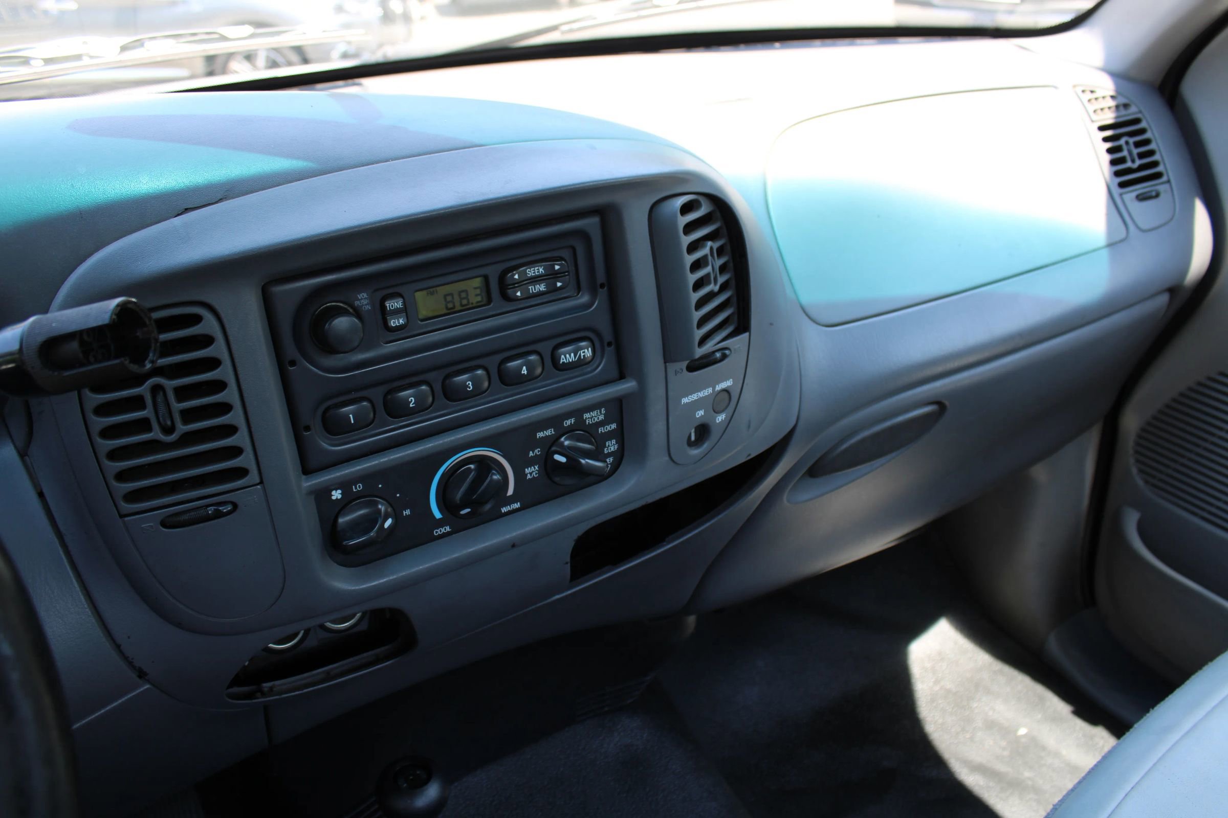 Used 2000 Ford F150 XLT AWD/4WD image 11
