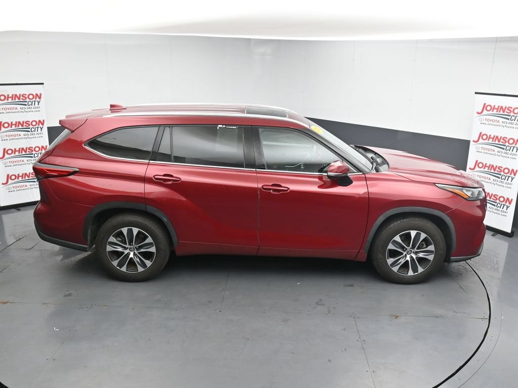 Used 2020 Toyota Highlander XLE FWD image 31