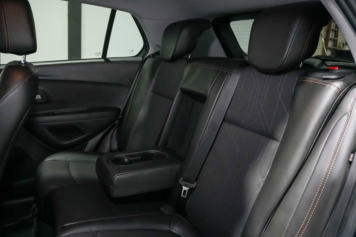 Used 2018 Chevrolet Trax LT w/ LT Convenience Package FWD image 18