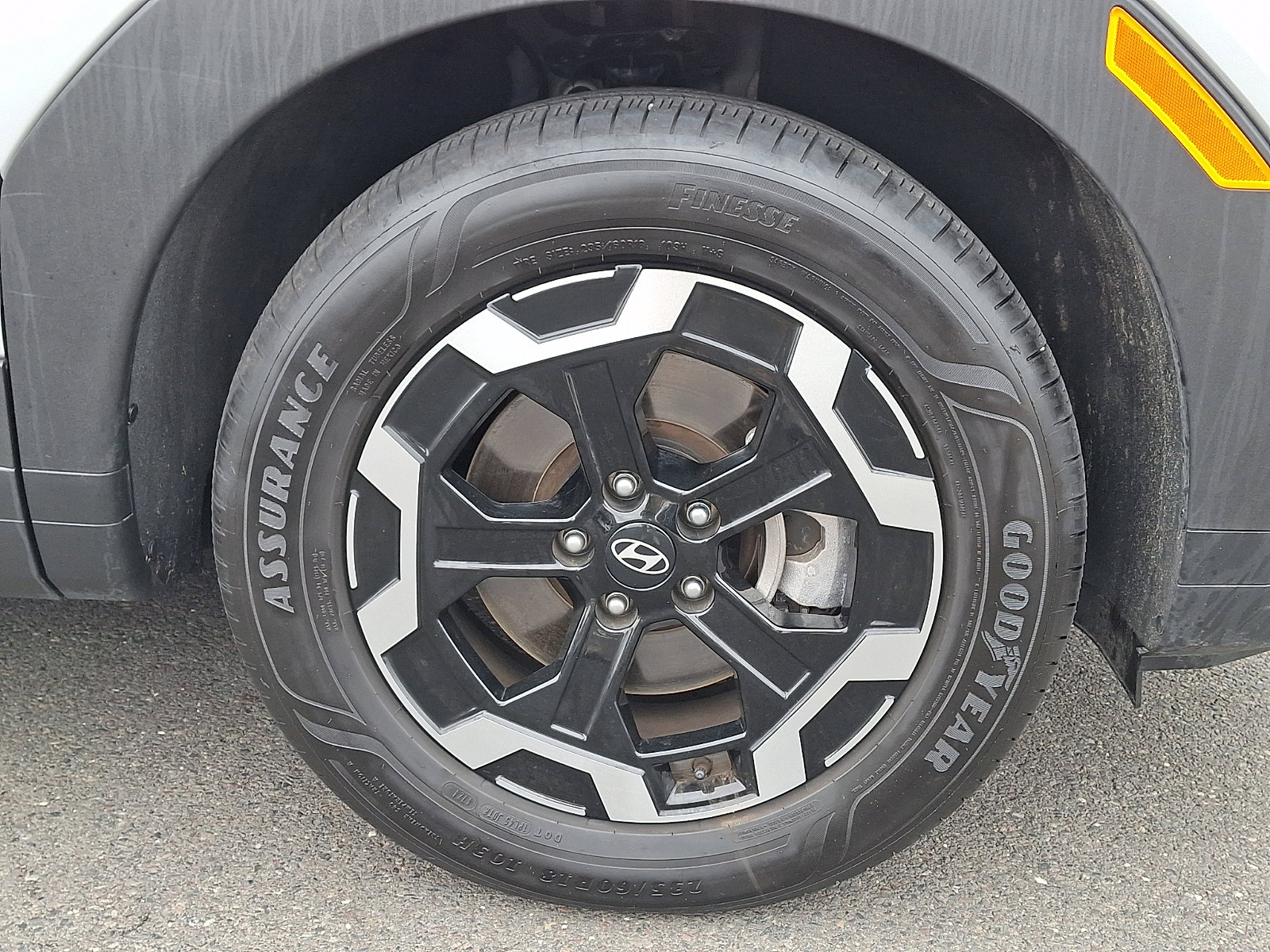 Certified 2025 Hyundai Santa Fe SEL image 8