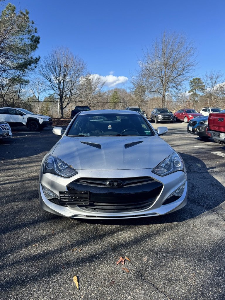 Used 2013 Hyundai Genesis 3.8 image 2