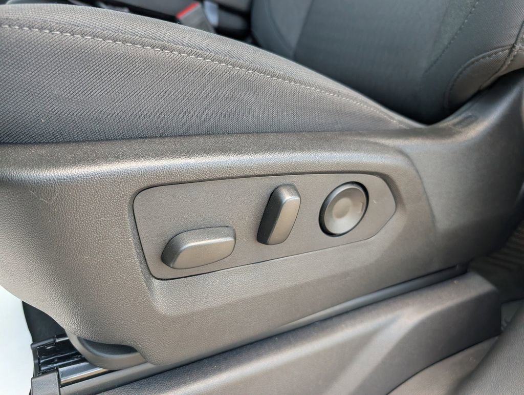 Used 2025 Chevrolet Silverado 2500 Custom w/ Custom Value Package image 12