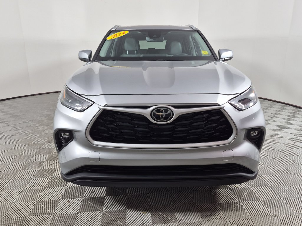 Used 2024 Toyota Highlander XLE FWD image 8